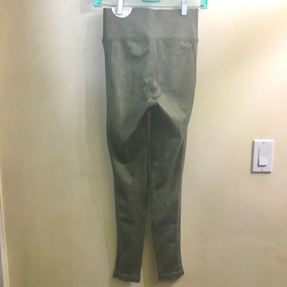 NWT Aerie Offline hi-rise army/olive green leggings - Picture 3 of 8